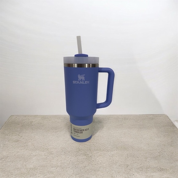 Stanley Classic Blue Travel Mug with Straw - Picture 1 of 1
